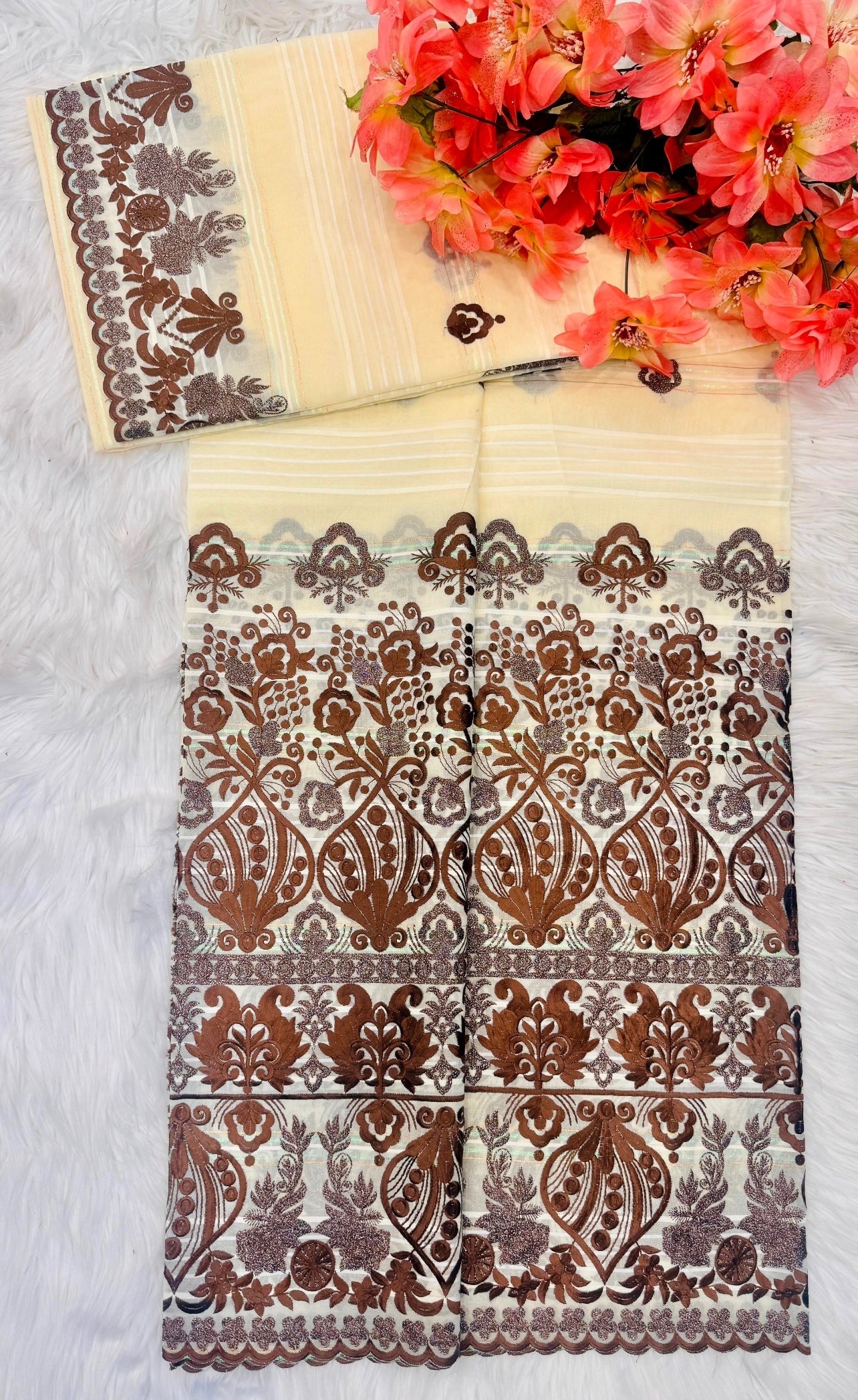Tissu jaune saumon motif marron brillant